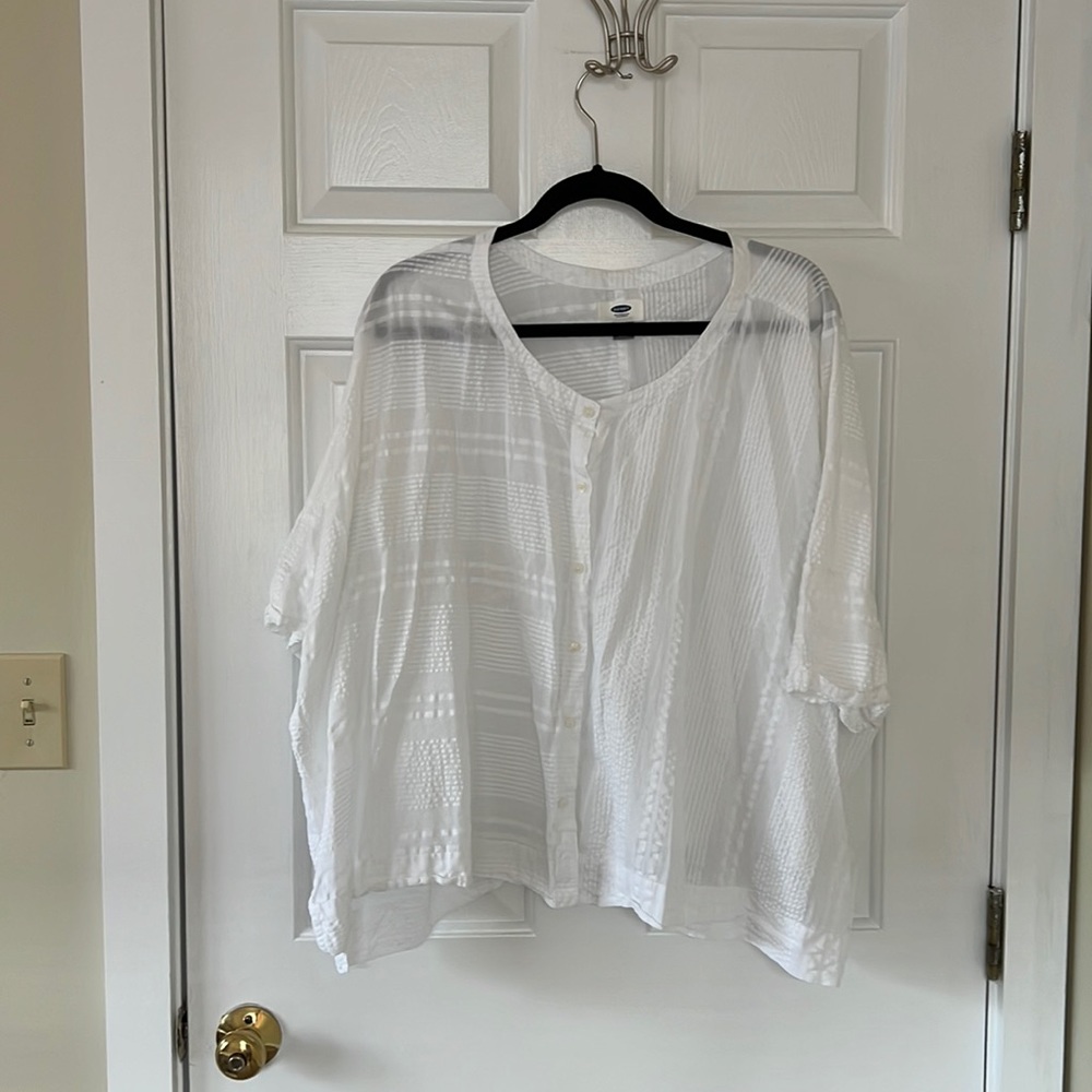 Women’s XXL white shirt
